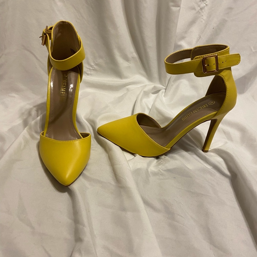 Brand new women’s closed toed heels